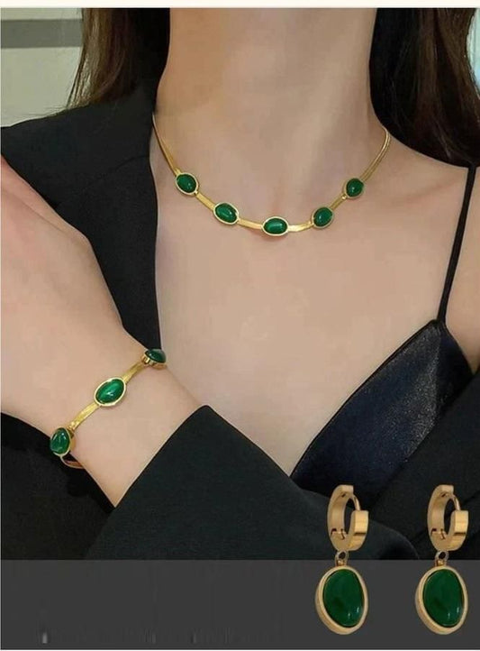 Premium Oval Green Crystal Pendant Necklace Set With Bracelet (Free Size)t